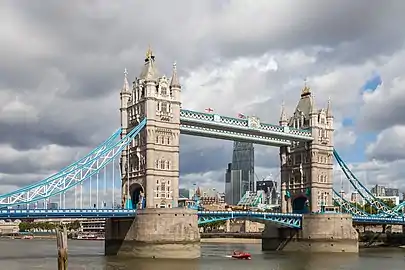 Tower Bridge on a cloudy day by Diego Delso