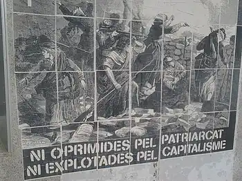 Wallpaper poster displaying women in a battle scene with the words "Ni oprimides pel patriarcat, ni explotades pel capitalisme"